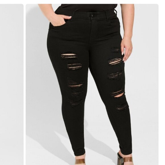 NWT Torrid Bombshell Skinny Premium Stretch High-Rise Destructed Jean Size 26T - Picture 1 of 15